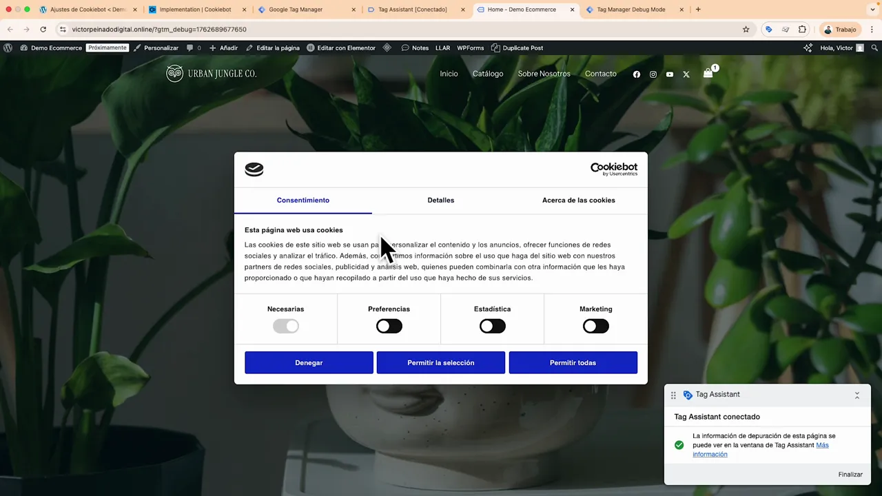 Banner de Cookiebot en el sitio con el panel de Tag Assistant conectado en la esquina