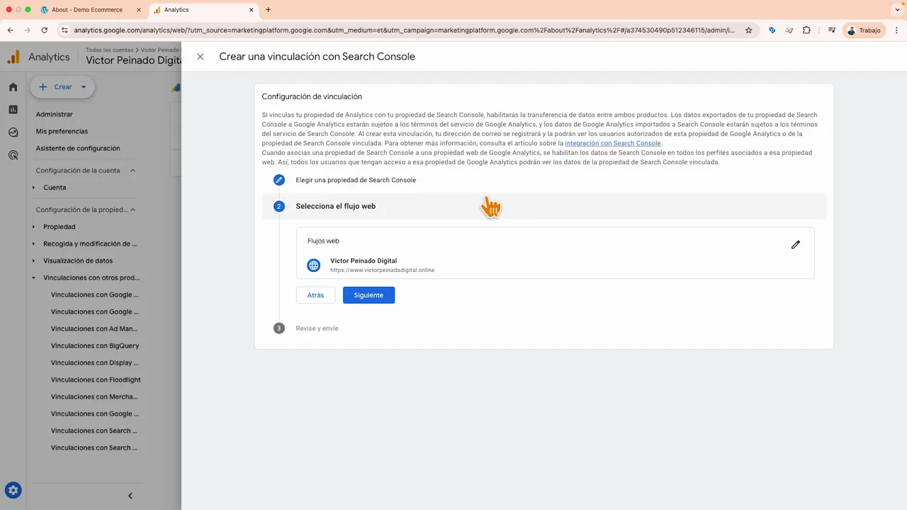 Flujo web seleccionado 'Victor Peinado Digital' listo para confirmar en la vinculación con Search Console en Google Analytics.