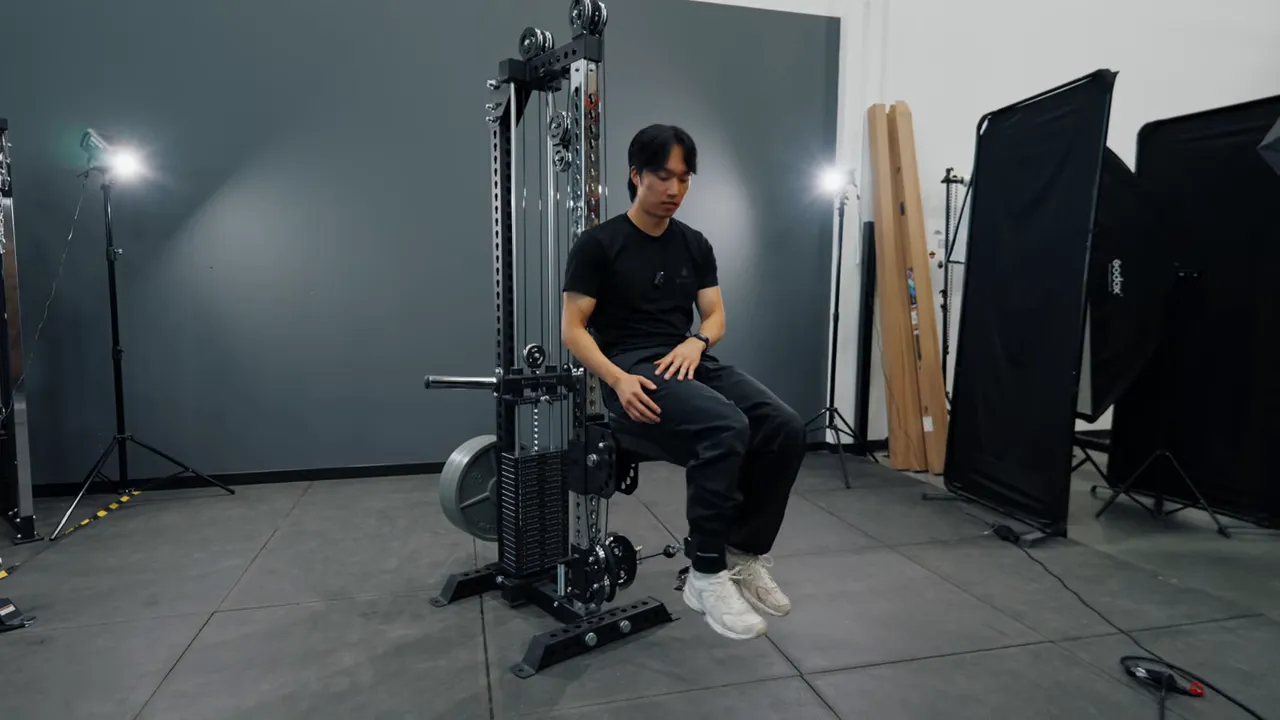 Seal row pad and adjustable ankle strap set up for leg extensions