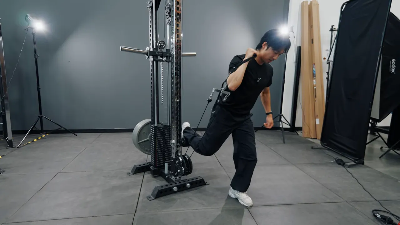 Split squat leg roller used for Bulgarian split squat with belt squat belt