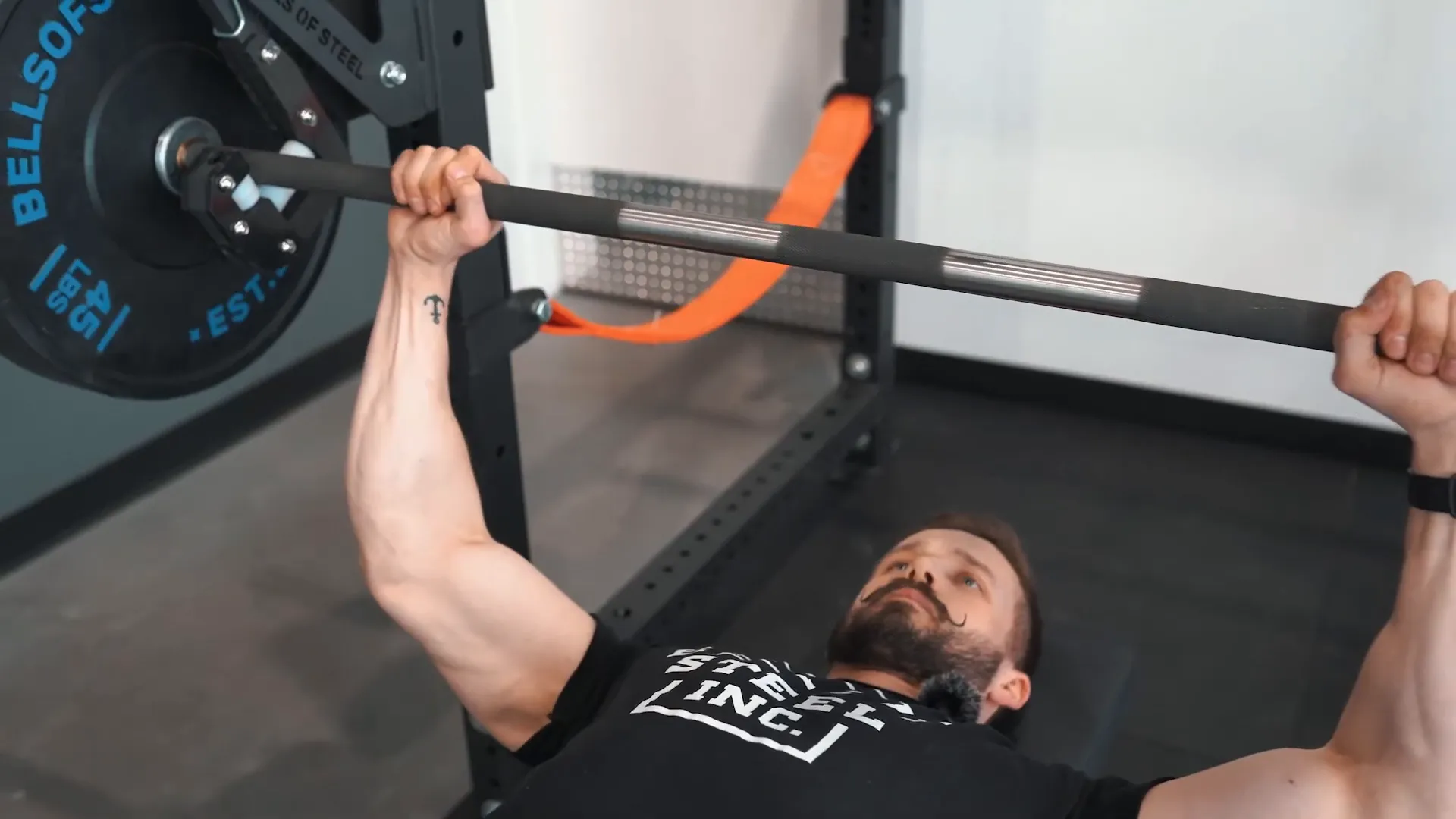 Demonstration of bench press using Snapback Roller J Cups