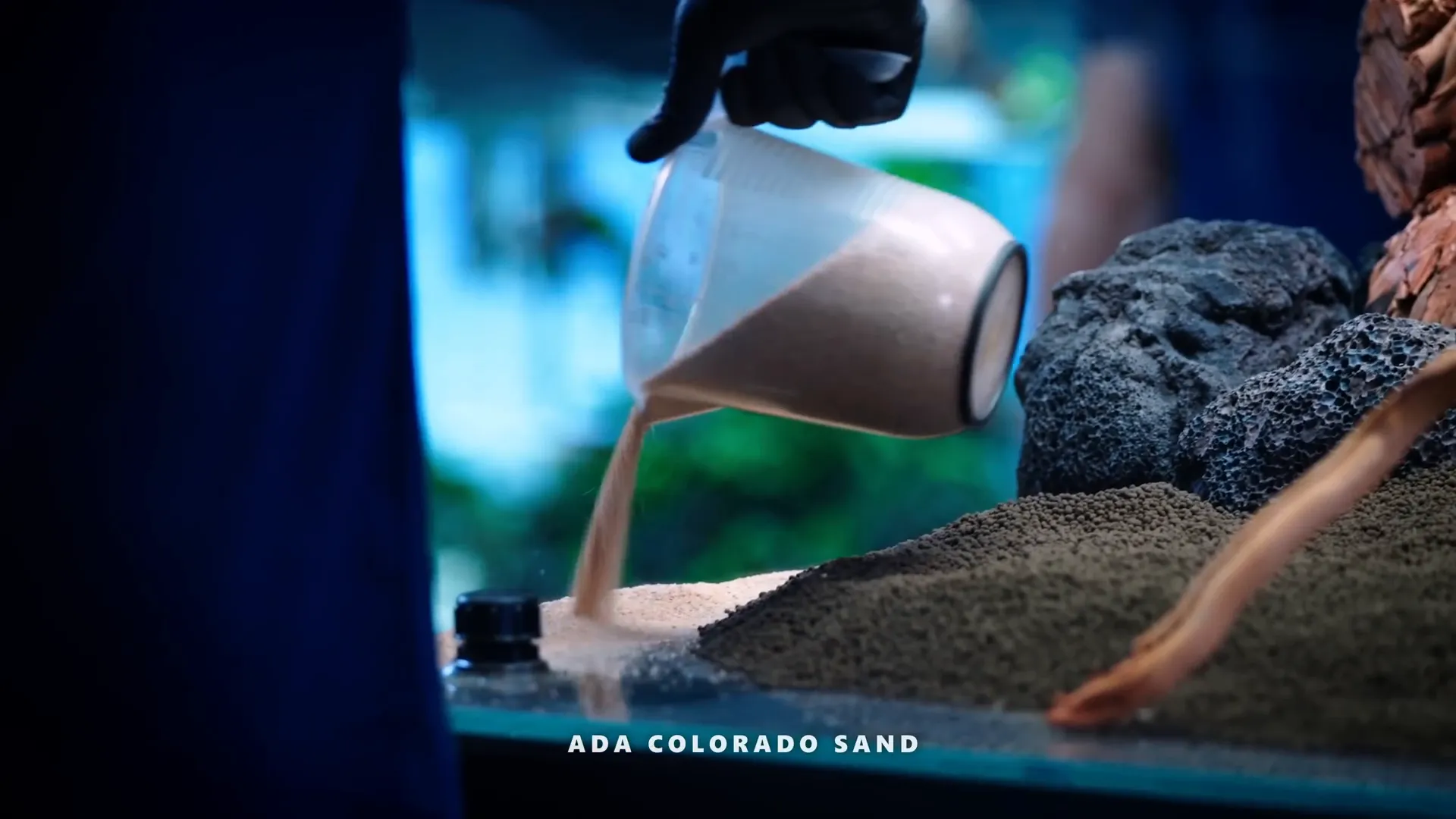 Layered substrate of Amazonia soil and Colorado sand