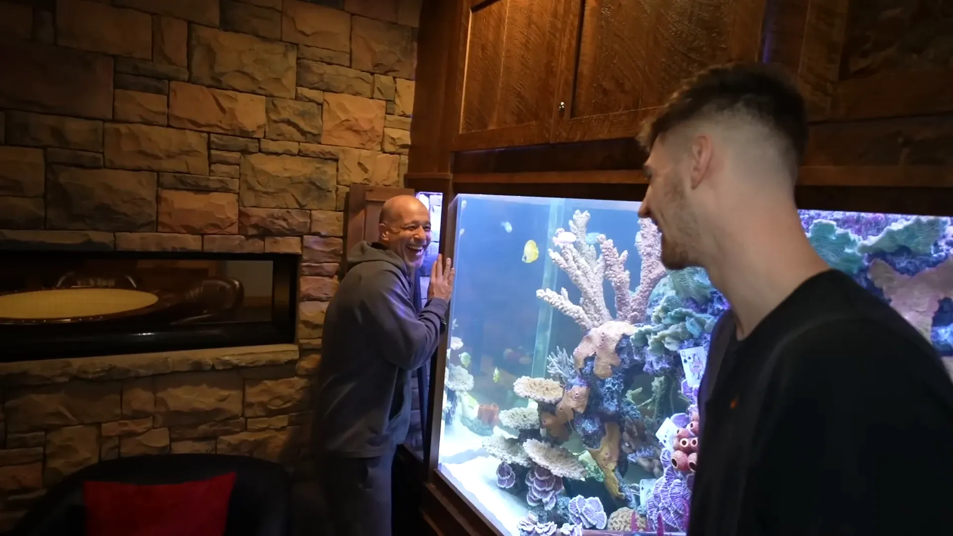 Feeding fish in a 1000-gallon aquarium