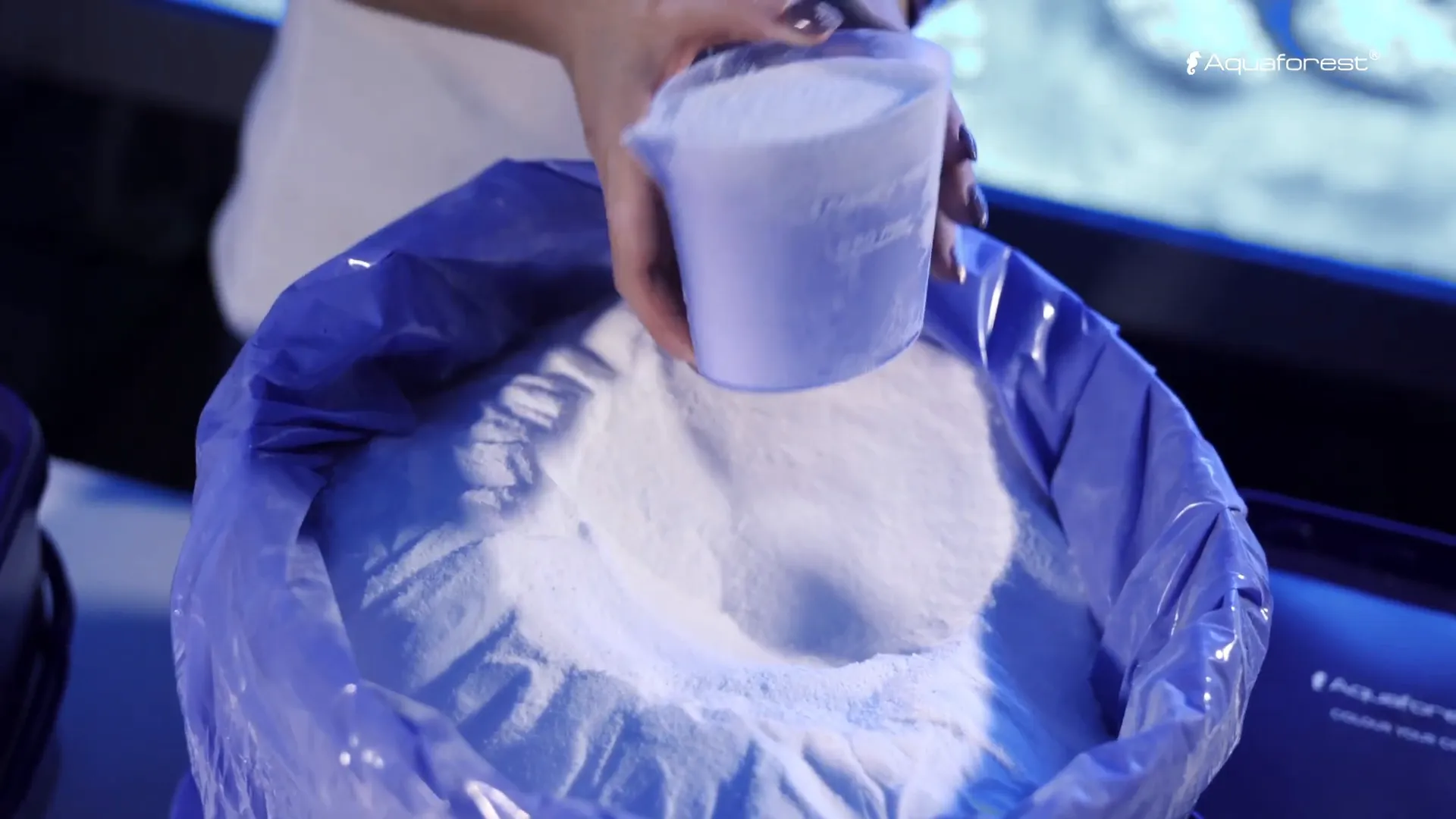 Preparing premium saltwater for marine tank