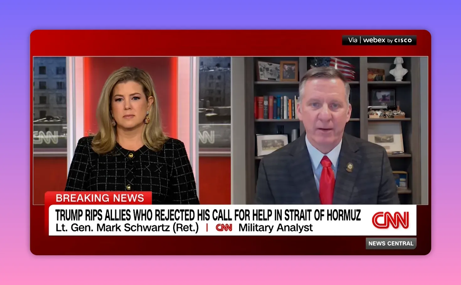 Klares Screenshot von einem TV-Interview im Split‑Screen: Moderatorin links, Militäranalyst rechts, CNN‑Chyron über die Straße von Hormus.