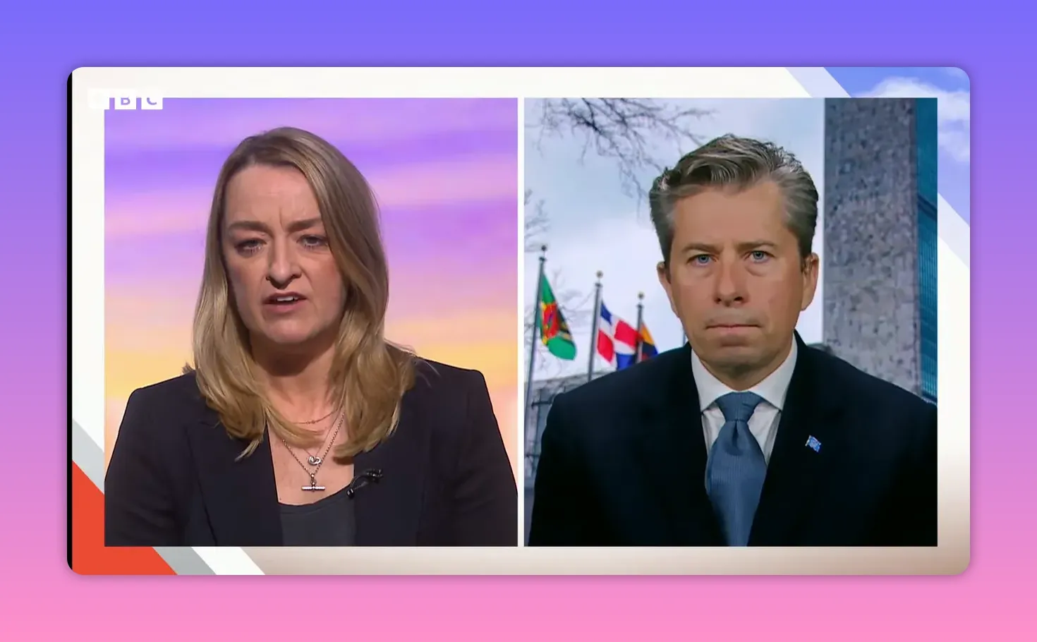 Écran partagé net : experte en studio et interlocuteur devant des drapeaux internationaux et un bâtiment officiel