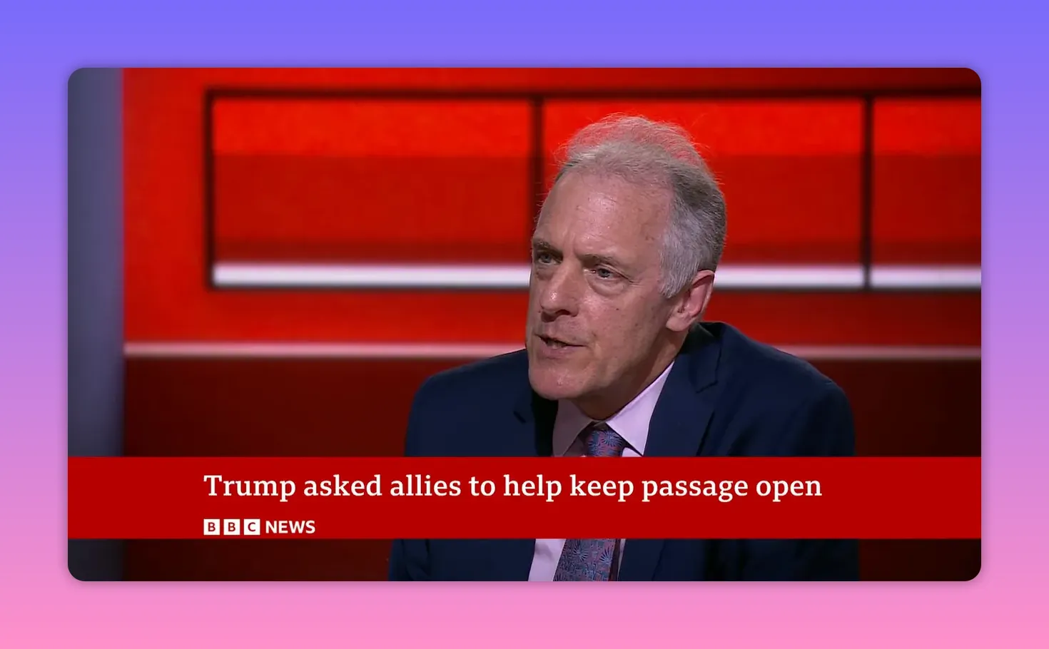 Invité en plateau BBC regardant vers la caméra, bandeau rouge mentionnant le maintien du passage ouvert