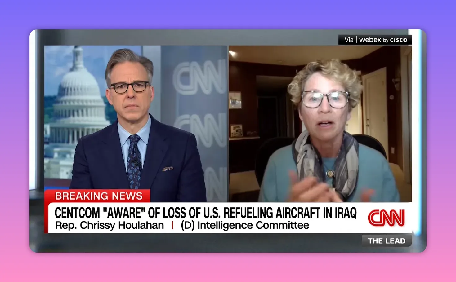 CNN-Split-Screen mit Einblendung 'CENTCOM aware of loss of U.S. refueling aircraft in Iraq' und Namenszeile