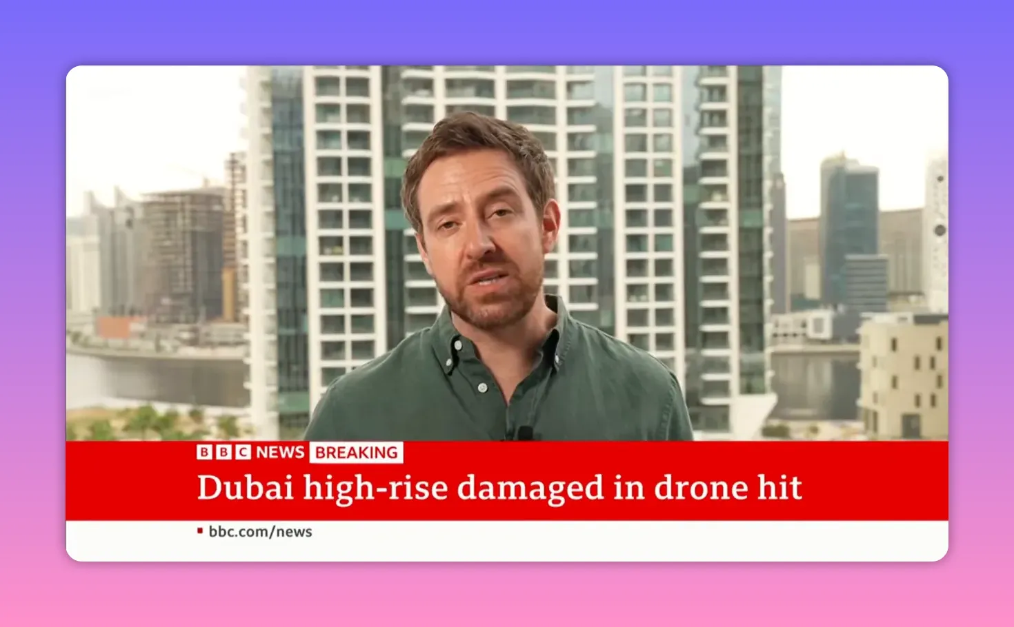 Correspondant BBC devant des immeubles de grande hauteur à Dubaï, bandeau 'Dubai high-rise damaged in drone hit'.