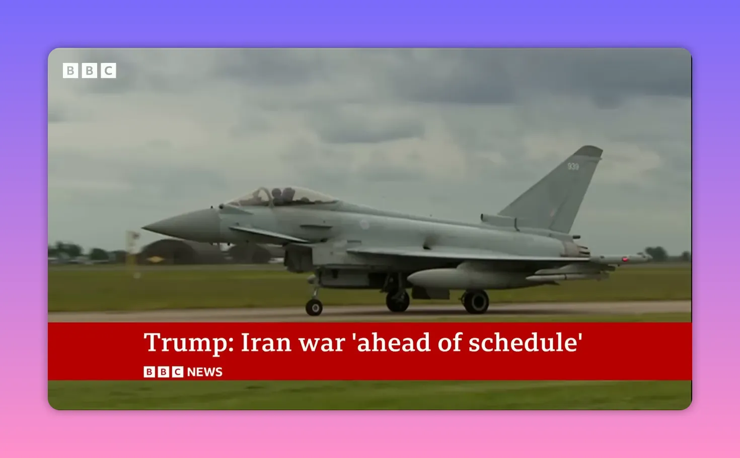 Avion de chasse Eurofighter vu de côté sur la piste