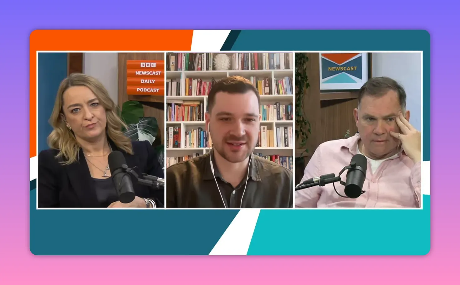 Trois intervenants dans un podcast vidéo engagés dans une discussion sérieuse sur la défense et les relations internationales