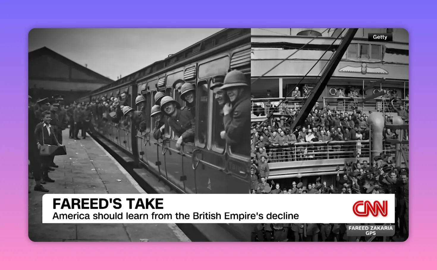 Historische Schwarzweißaufnahme: Soldaten lehnen aus den Fenstern eines Zugs; daneben eine Menschenmenge auf dem Deck eines Schiffs