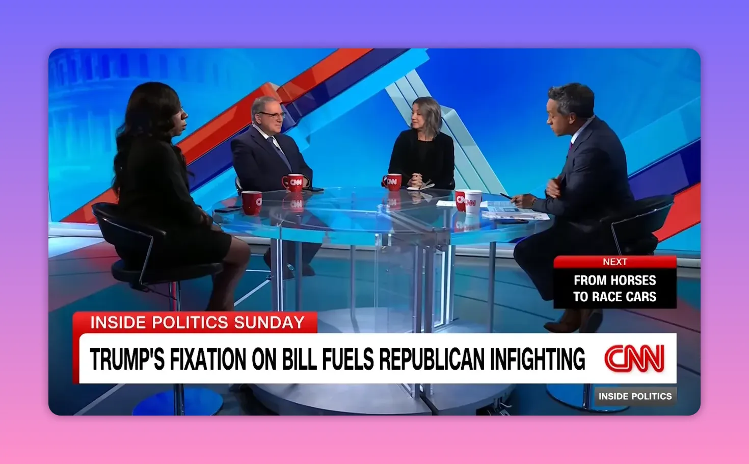 Klares Studiobild mit Moderator und drei Gästen am runden Tisch, gute Gesamtkomposition