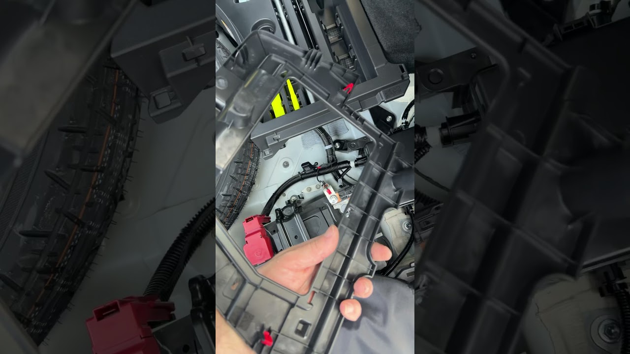 video thumbnail for '2026 Lexus RX350h dash camera battery pack installation'
