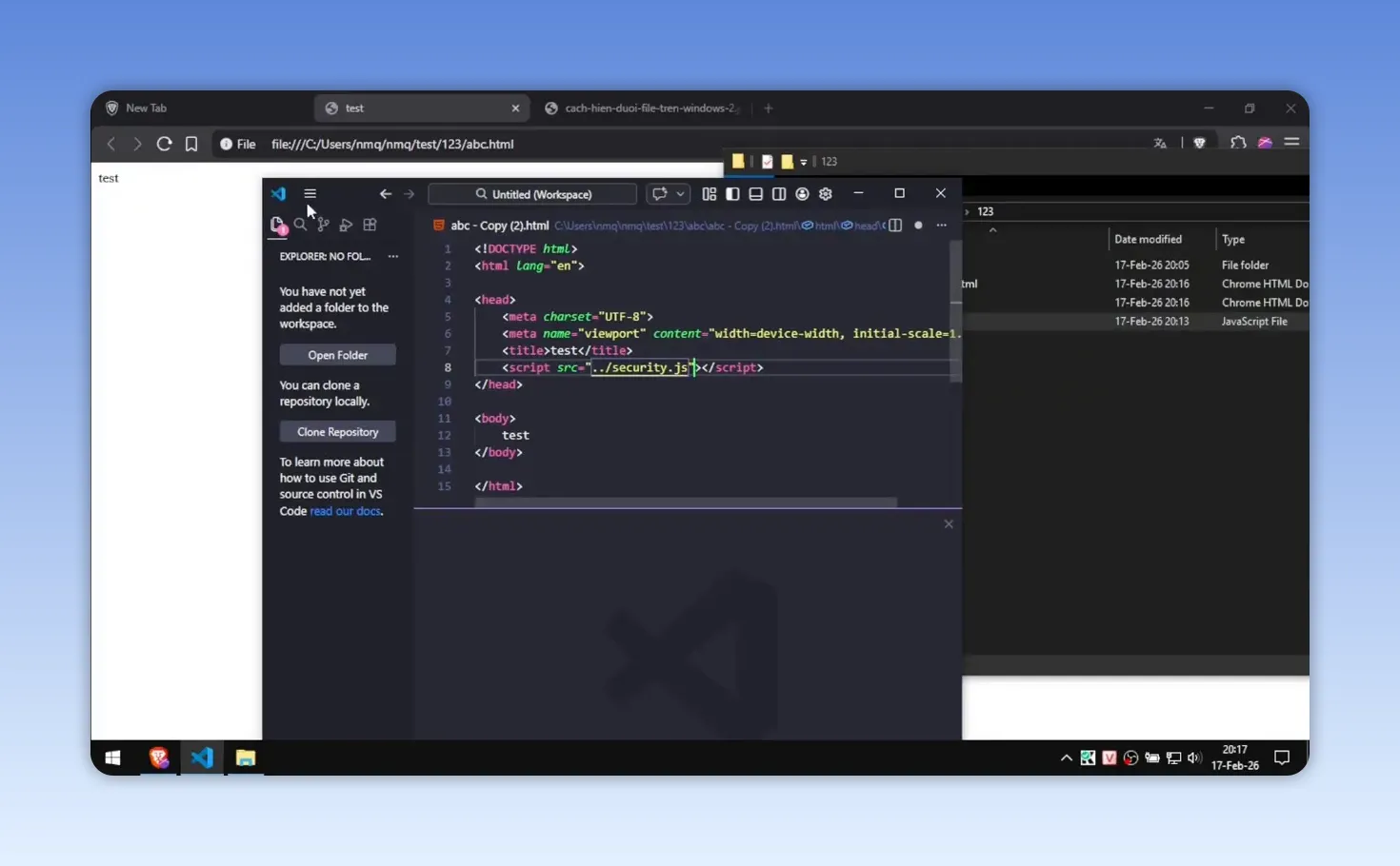 Trình soạn thảo mã hiển thị tệp HTML với thẻ script và cửa sổ thư mục dự án bên cạnh
