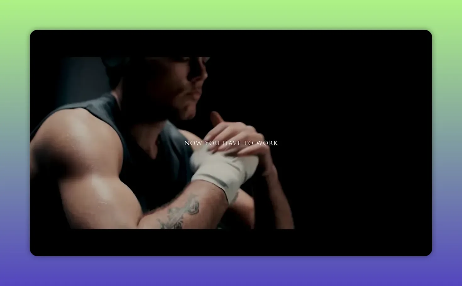 Dettaglio di un pugile che fascia le mani, braccia muscolose e avvolte, testo 'NOW YOU HAVE TO WORK'.