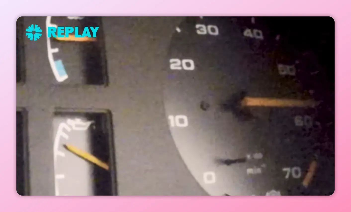 contagiri dell'Astra GTE con lancetta irregolare, cruscotto in primo piano