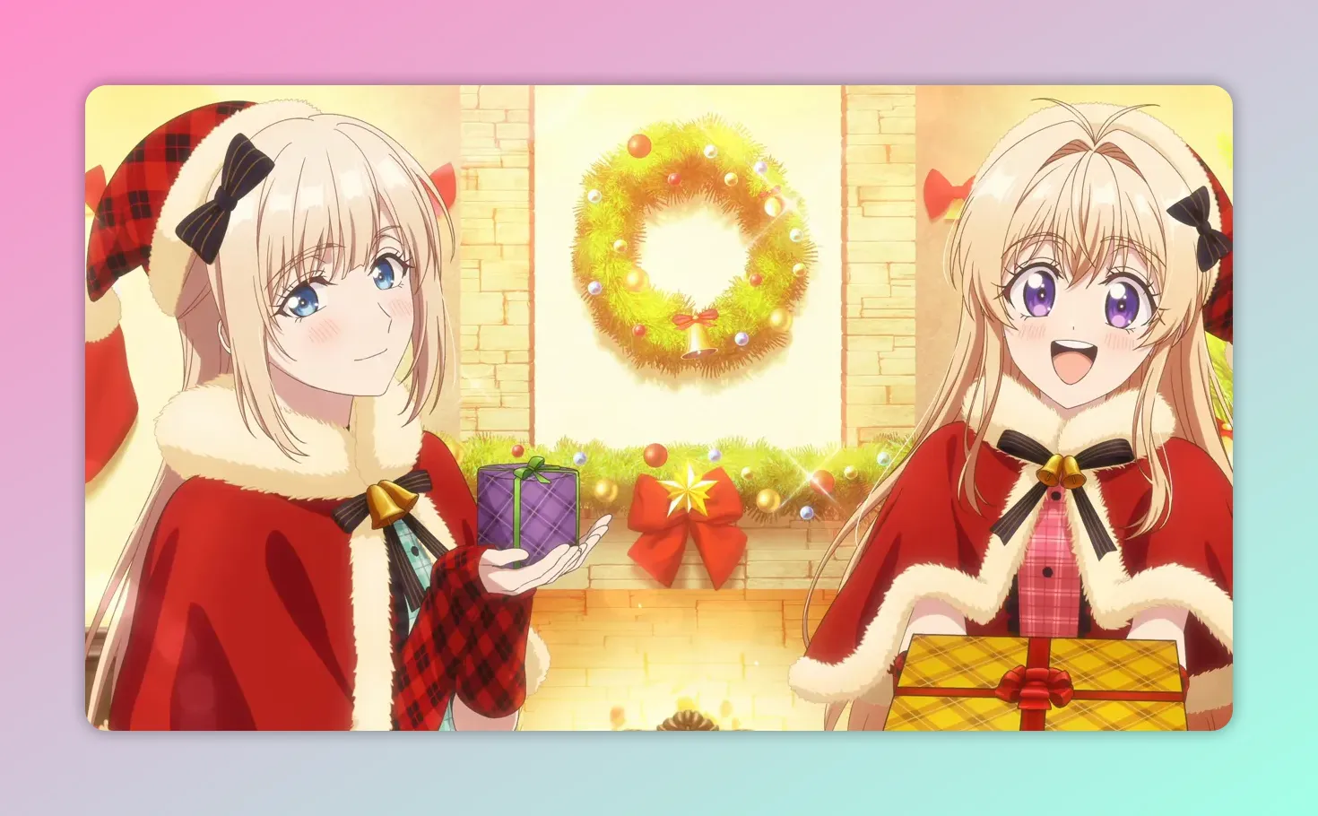 暖炉とリースを背景に贈り物を差し出す二人の少女、クリスマスの装いと包みが見える