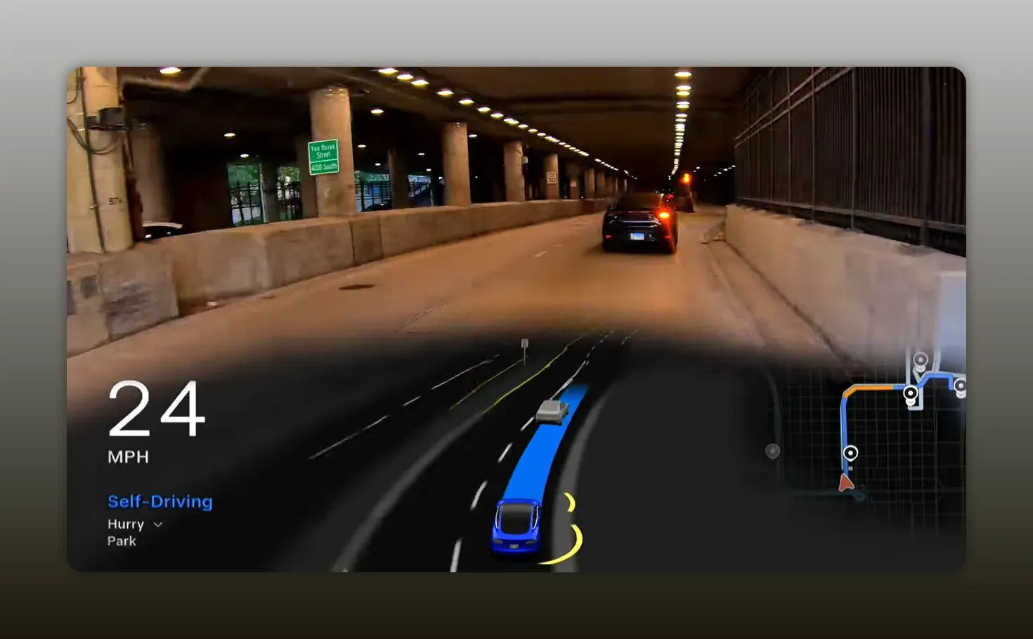 車輛進入 Lower Wacker 隧道內部 畫面顯示柱子與地下道路