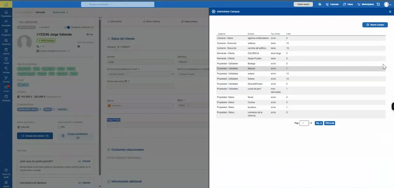 Panel lateral de administración de campos con listado de campos configurables