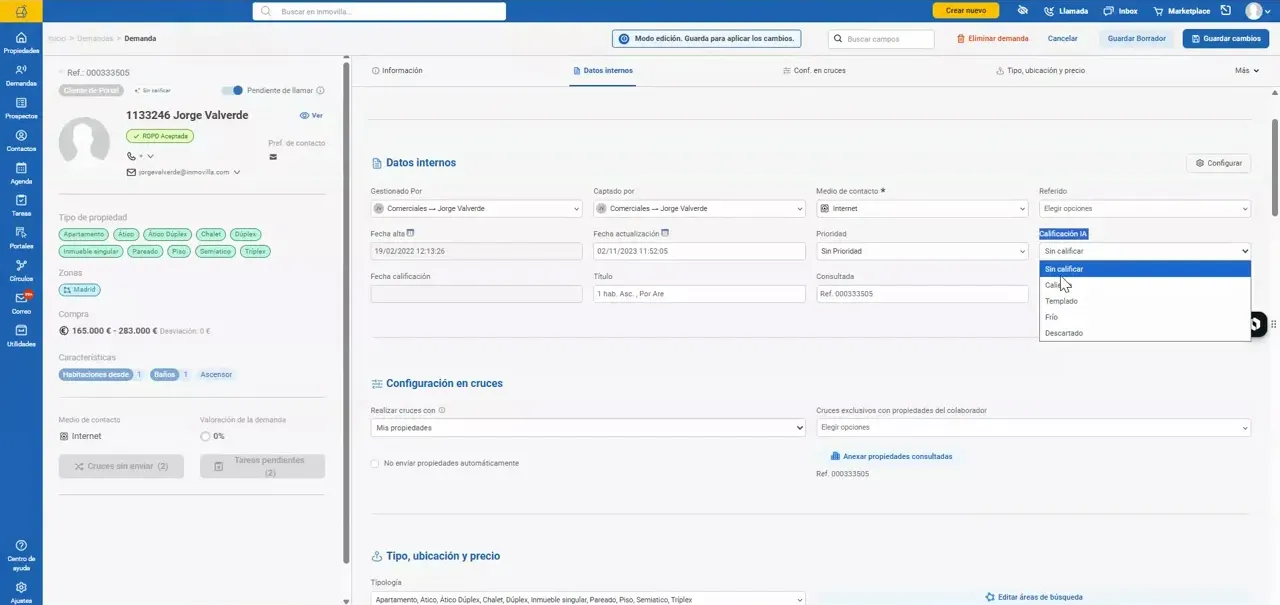 Menú desplegable de calificación abierto en los datos internos de una demanda