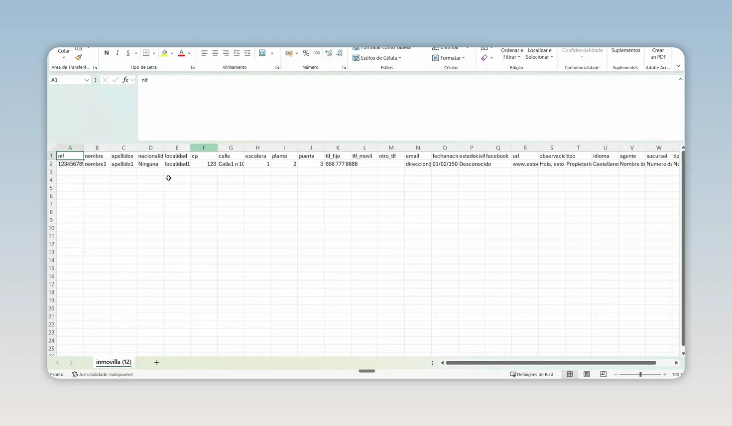 Modelo de importação aberto no Excel, com cabeçalhos de colunas e uma linha de exemplo
