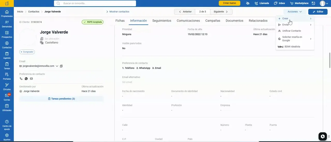 Ficha de contacto con menú de acciones desplegado en la parte superior derecha