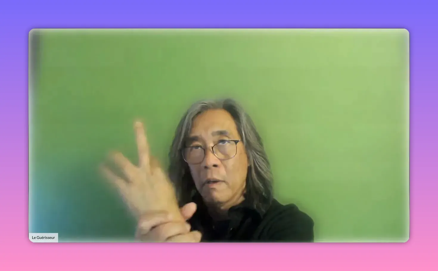 Praticien montrant la paume et tenant le poignet comme pour retirer un gant