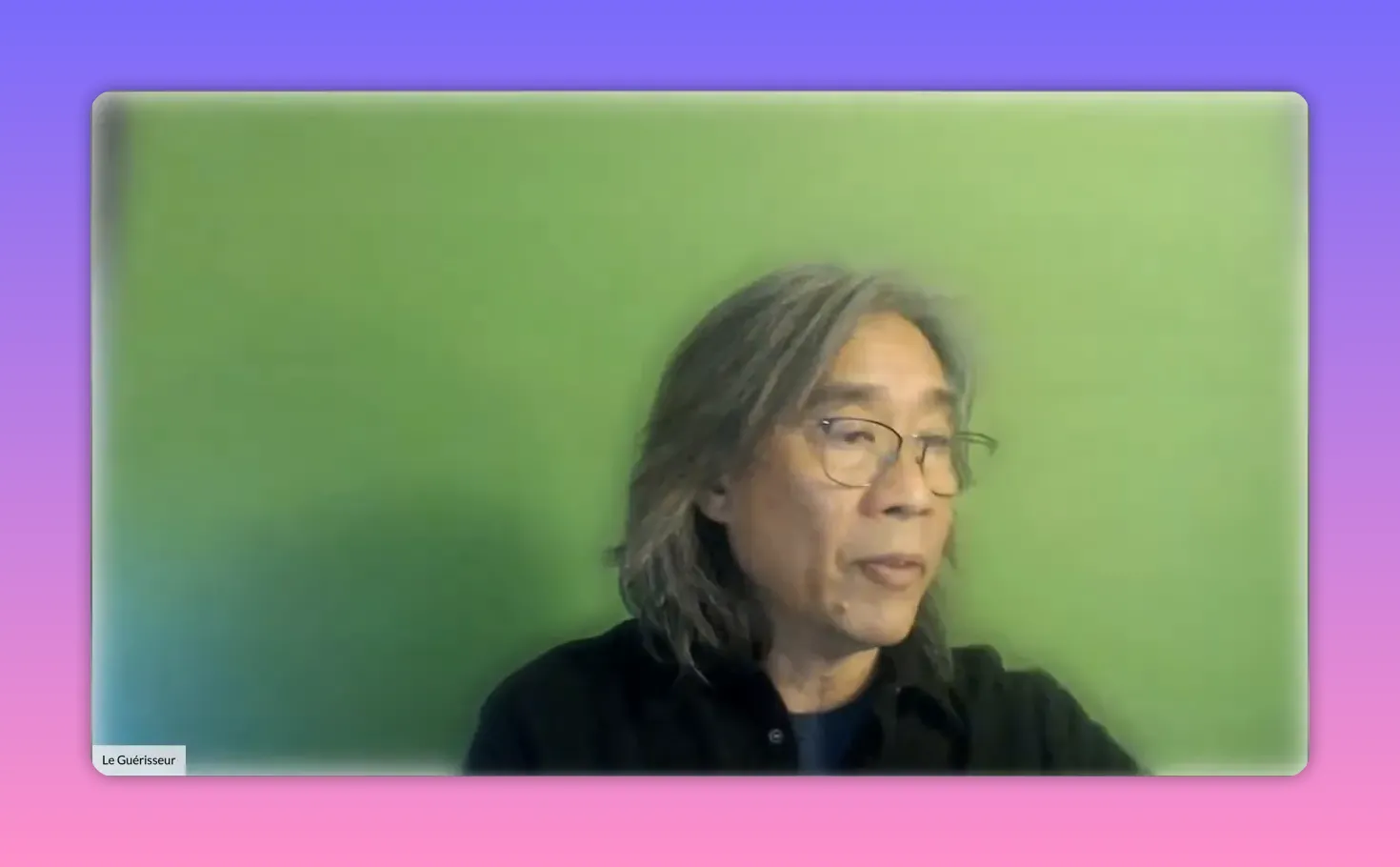 Praticien tourné vers la droite indiquant la direction de sortie d'énergie vers la Terre