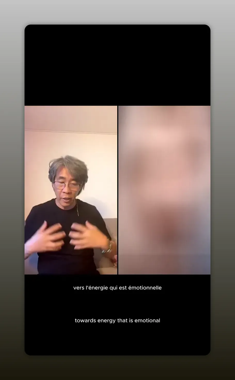 Démonstration avec les mains sur la poitrine pour visualiser l'énergie émotionnelle