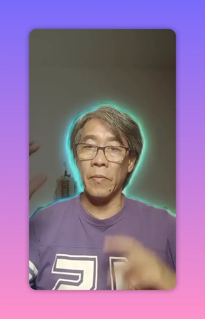 Praticien avec halo bleu-vert net autour de la tête et des mains en position de visualisation