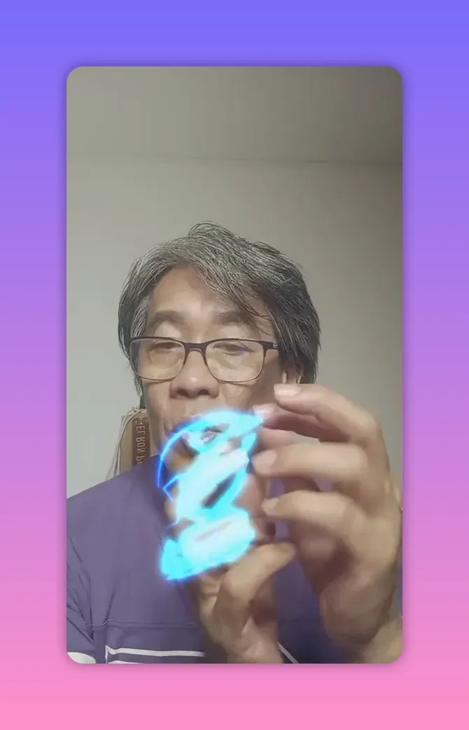 boule d'énergie bleue tourbillonnante entre les paumes