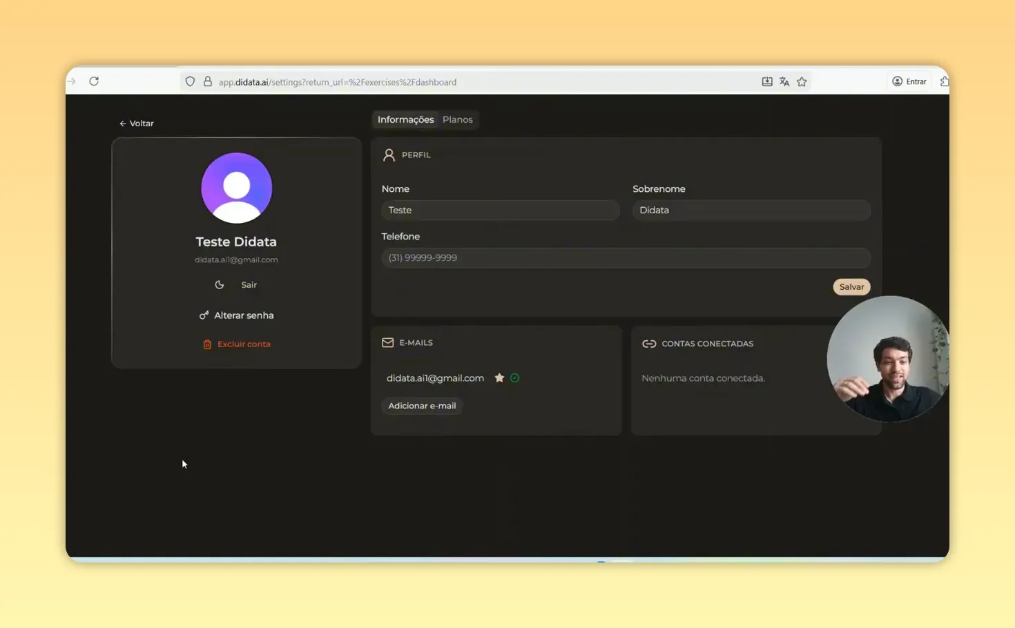 Tela do app Didata em modo escuro mostrando cartão de usuário, seção de perfil e miniatura do apresentador no canto inferior direito.