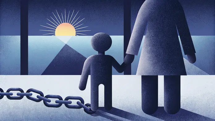 Enfant encha&icirc;n&eacute; tenant la main d'un adulte devant un soleil levant - transmission interg&eacute;n&eacute;rationnelle des sch&eacute;mas r&eacute;p&eacute;titifs et conditionnements familiaux