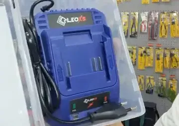 Hộp nhựa đựng cục sạc Leo