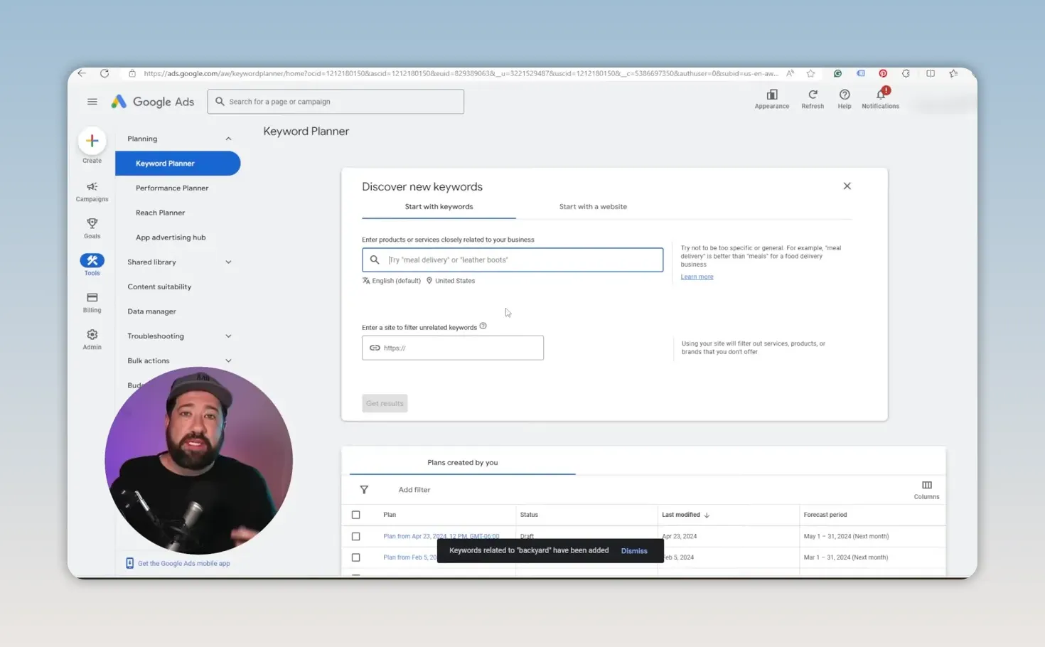Biểu mẫu khám phá từ khóa mới trong Google Keyword Planner với ô nhập cụm từ và website