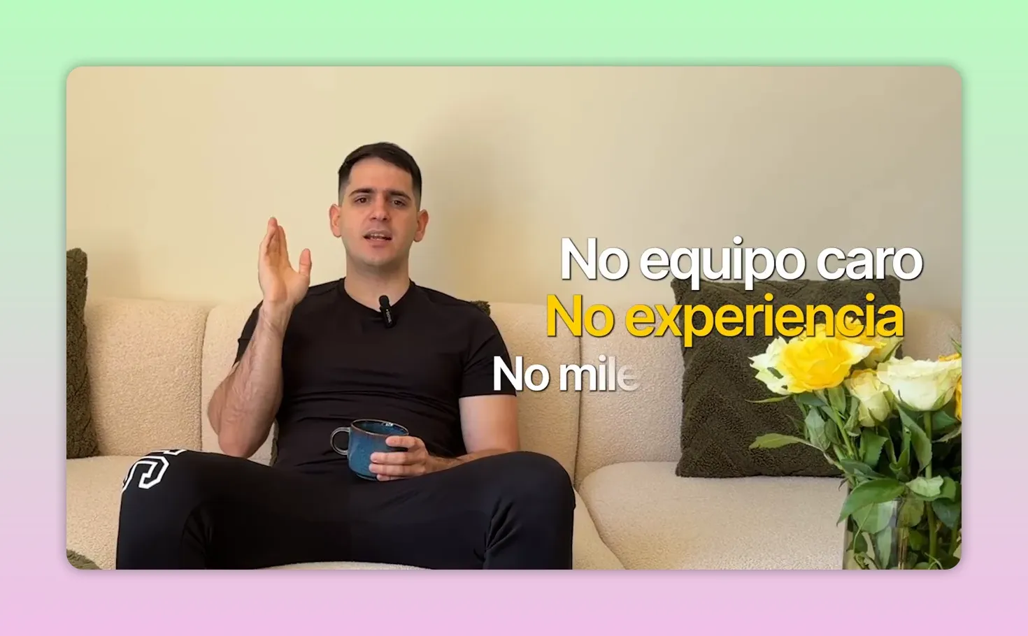 Presentador con texto en pantalla indicando no equipo caro, no experiencia y no miles de seguidores