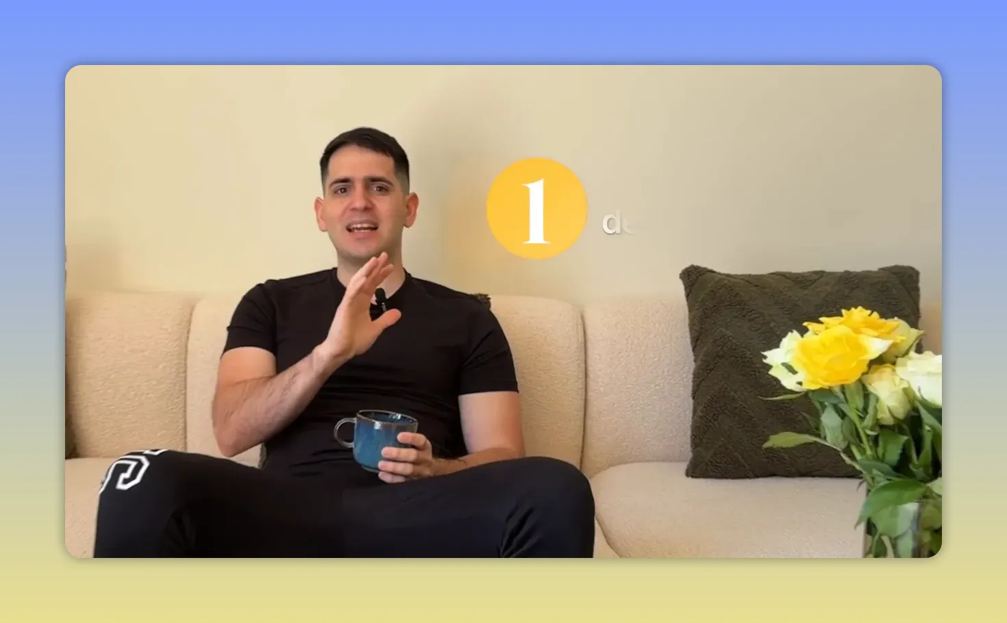 Presentador con texto en pantalla sobre optimizar la cuenta de Amazon Influencer y número uno