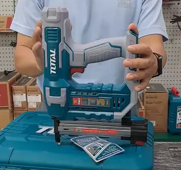 Cận cảnh mô tơ và máy nén khí của Total TCSTLI3805
