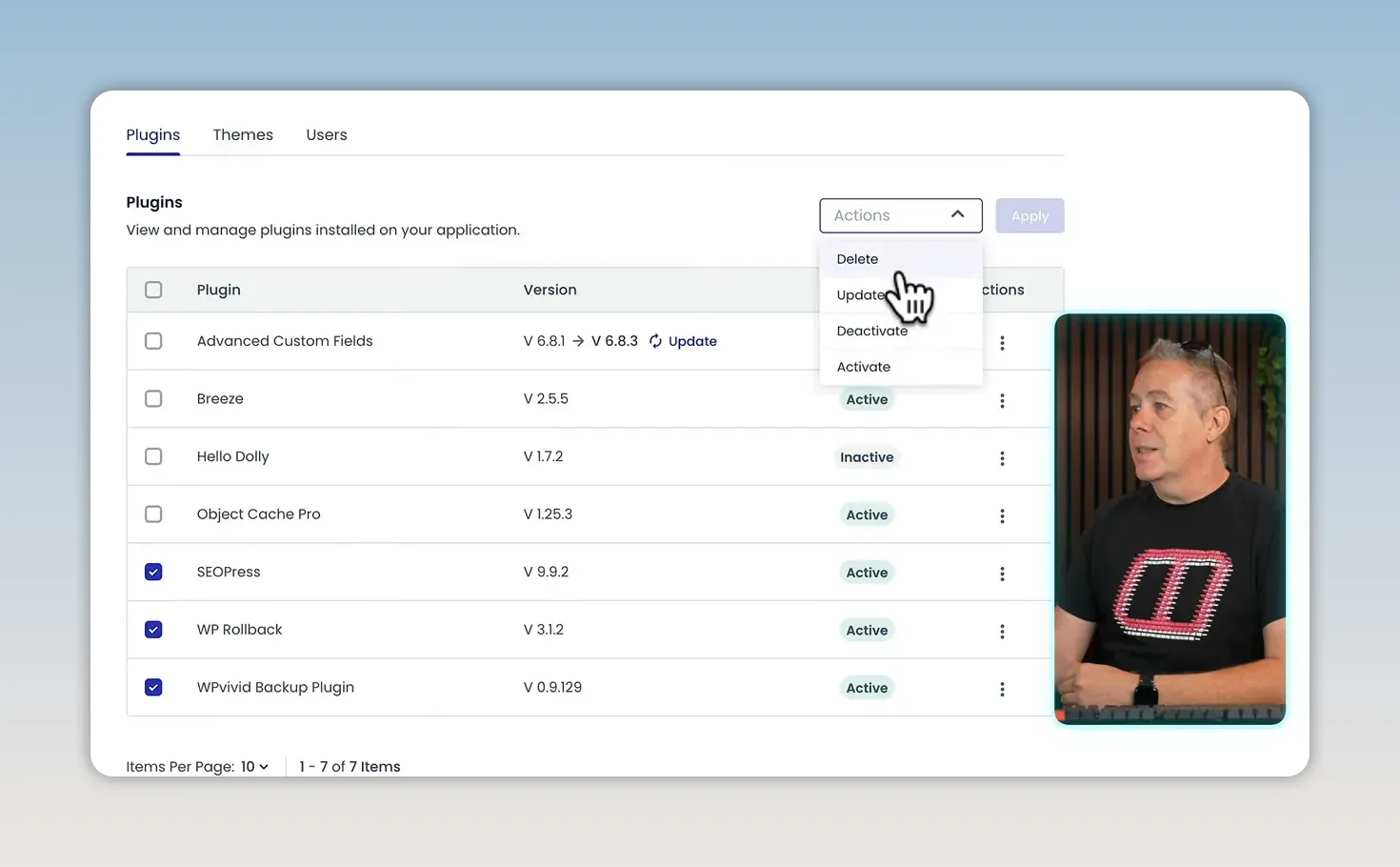 Danh sách plugin trong Cloudways Site Manager với menu hành động hàng loạt