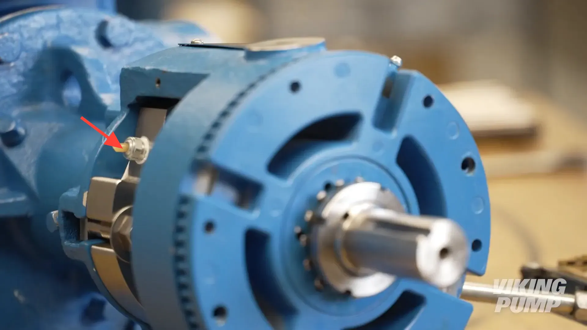 Tightening the lock nut