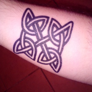 File:Celtic knot tattoo.jpg - Wikimedia Commons