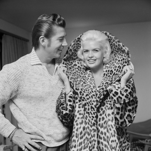 File:Jayne Mansfield Com X-M103-007.jpg - Wikimedia Commons