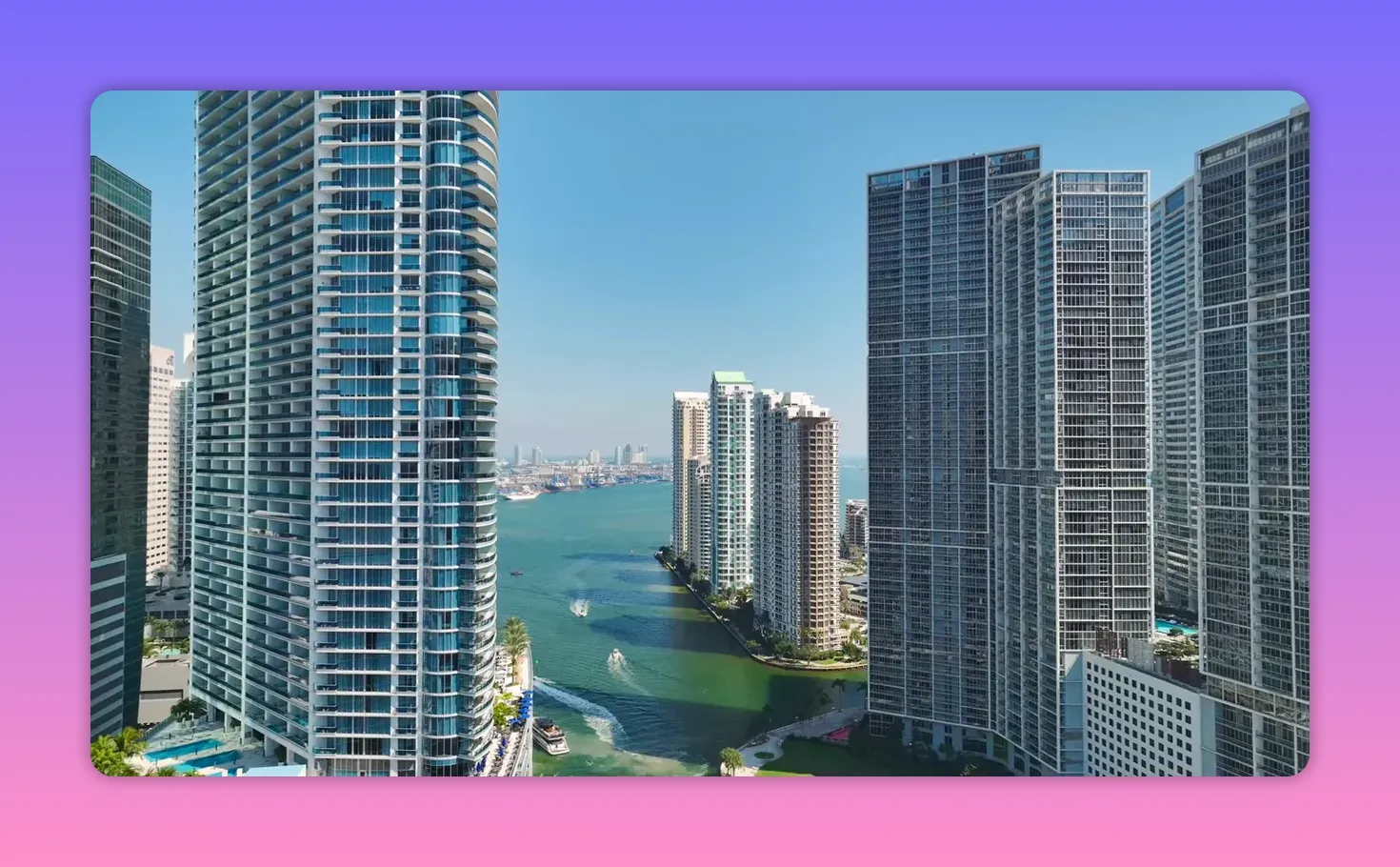 Miami&rsquo;de kıyı şeridi boyunca uzanan şehir manzarası ve y&uuml;ksek binalar