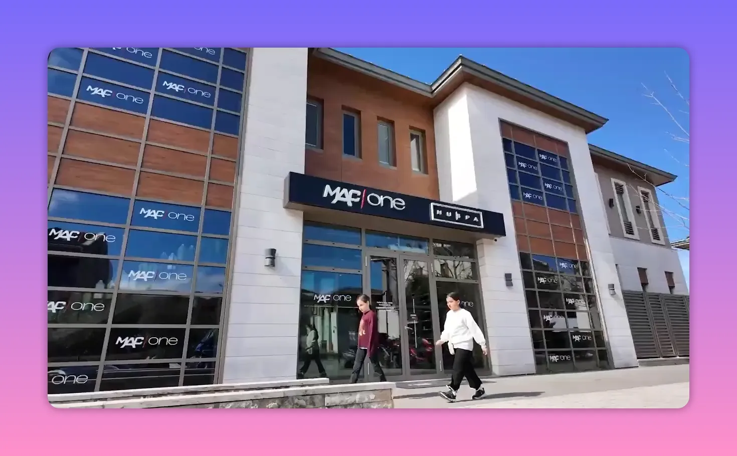 Ormanada MAC one spor salonu binası girişi