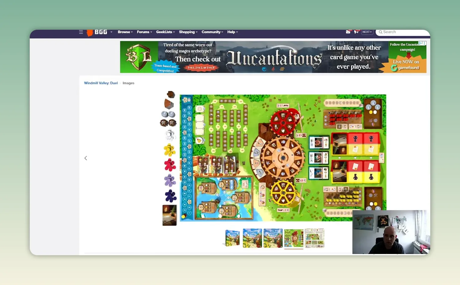 Buntes Spielbrett von Windmill Valley Duel mit zentralem Rundrad und Tulpenfeldern