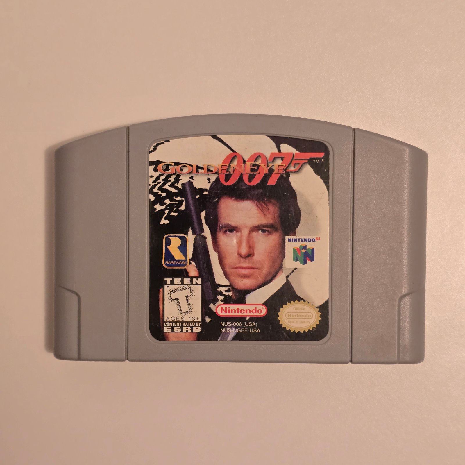 GoldenEye 007 — Nintendo 64 (1997)