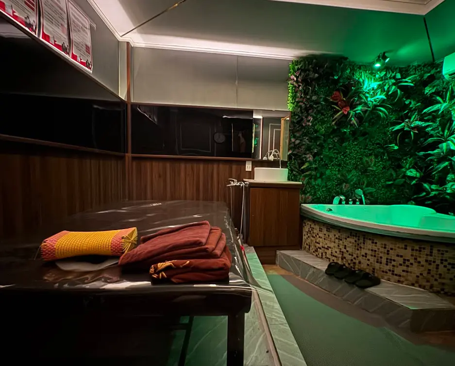 호치민 1군 불건마 스타킹 마사지 | STARKING MASSAGE