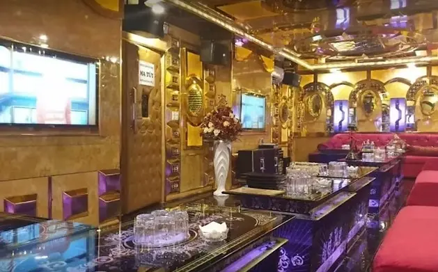 호치민 7군 아레나 가라오케 | Arena KTV