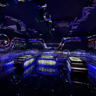 호치민 5군 로컬 가라오케 델루나 KTV